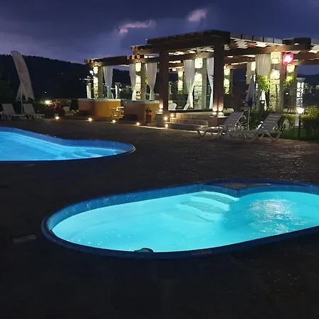 Family Eterno فندق 3*