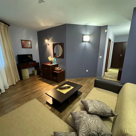 Family Eterno فندق